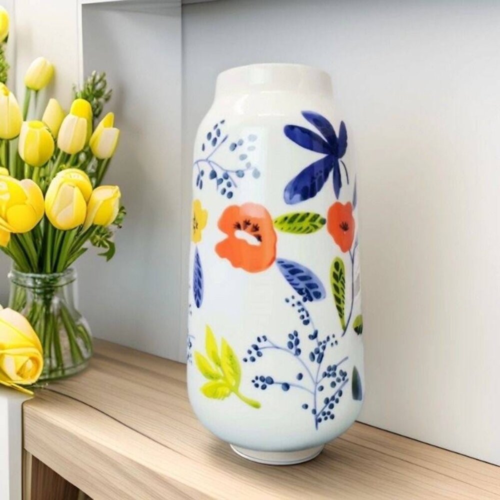 Modern Flower Pattern Vase – Decorative Ceramic
